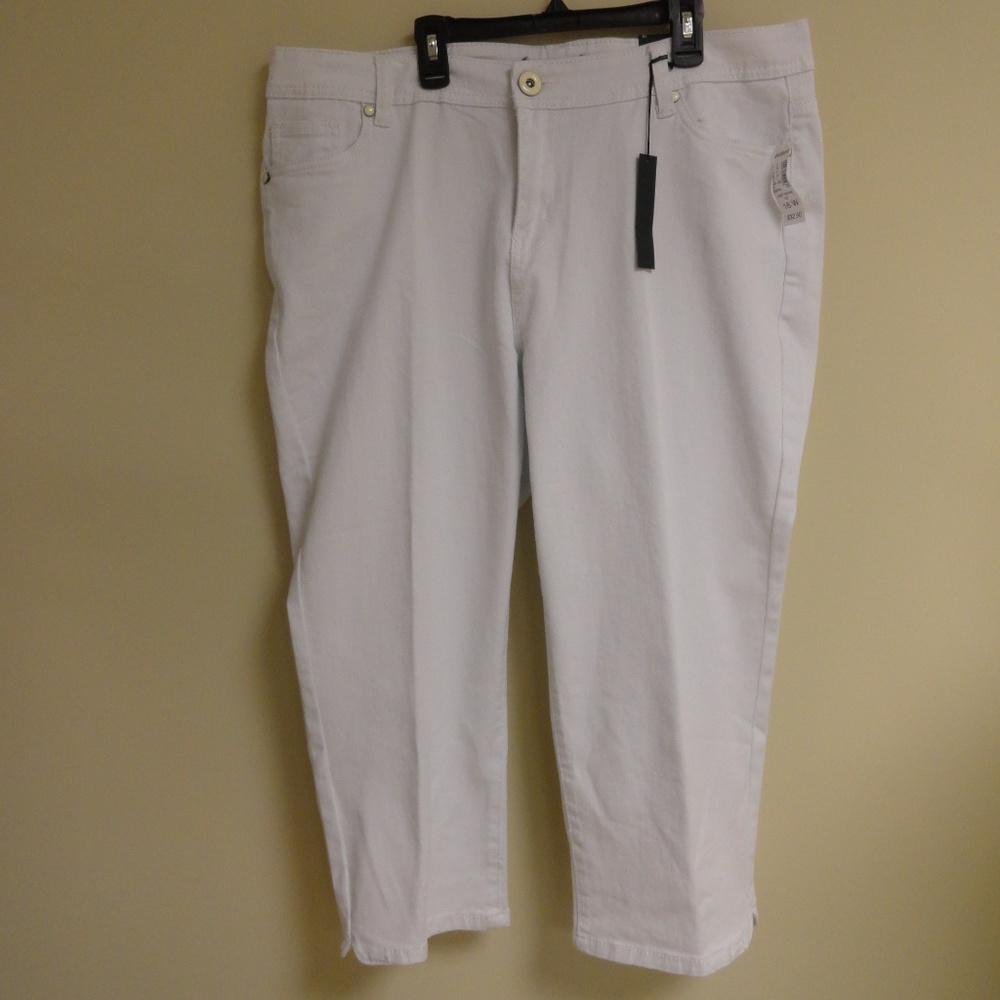 NWT - White Crop Jean
